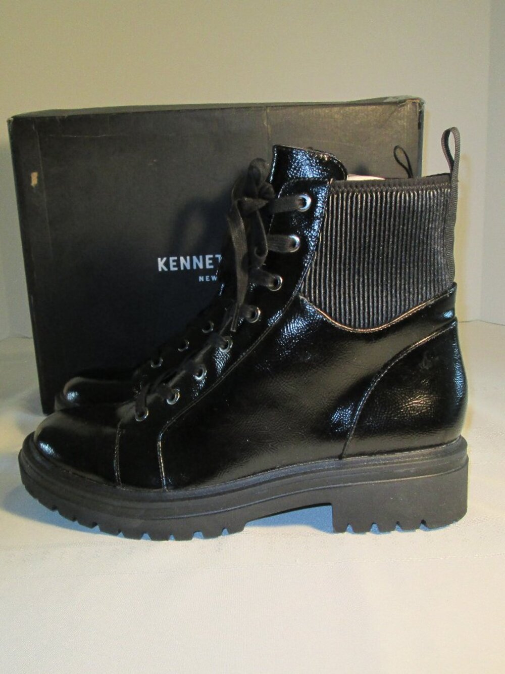 Kenneth Cole NY Rhode Light Lace Up Lug Sole Boots NIB Sz 9.5 - Picture 5 of 12